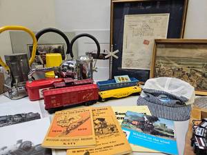 lot 44 image: Lot of Miscellaneous Railroad Items
