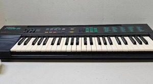 lot 57 image: Working Yamaha PSR-6 Keyboard