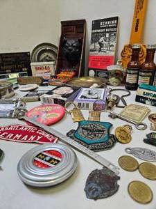 lot 33 image: Vintage Lot of Advertising Smalls