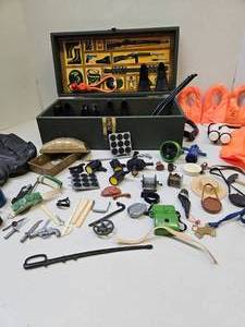 lot 16 image: Vintage 1960s G.I. Joe Footlocker with Accessories - Diving Gear