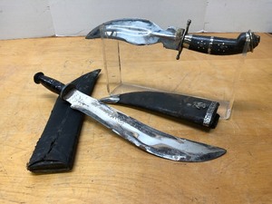 lot 209 image: 2 Very Cool Old Vintage Fixed Blade Knives wSheaths