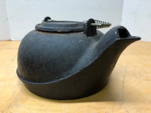 lot 215 image: Antique Cast Iron Teak Kettle