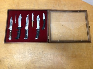 lot 223 image: Set of Unused Vintage Fixed Blade & Folding Knives in Case