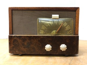 lot 224 image: Very Cool Vintage 1950s era EMERSON Radio