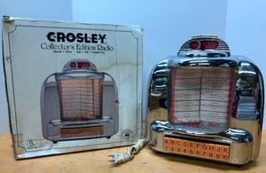 lot 256 image: CROSLEY Model CR-9 Tabletop Jukebox Radio 