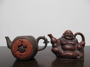 lot 101 image: 2 Small Vintage Oriental Teapots