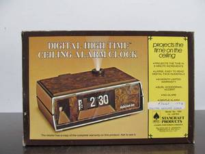 lot 135 image: NOS Retro Vintage 1970s-80s Ceiling-Projection Alarm Clock #3