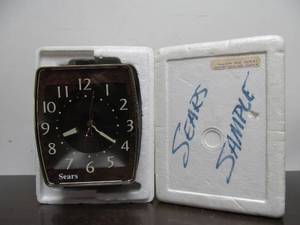 lot 137 image: NOS Retro Vintage 1970s-80s Ceiling-Projection Alarm Clock #5