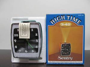 lot 139 image: NOS Retro Vintage 1970s-80s Ceiling-Projection Alarm Clock #7