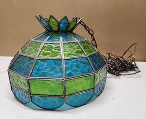 lot 172 image: Vintage BlueGreen Slag Glass Parlor Lamp
