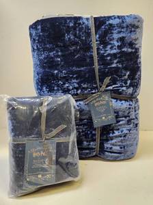 lot 180 image: 2 Brand New Pottery Barn Magical Harry Potter Velvet Blankets - Queen & Standard Size