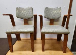 lot 195 image: Great Looking Matching Pair of Mid Century THONET Bentwood Armchairs