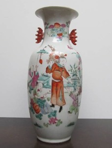 lot 14 image: Antique Hand Painted Chinese Porcelain Vase wWax Customs Stamp