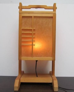 lot 15 image: Very Nice Looking Japanese Style Glowing Lamp