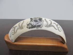 lot 59 image: Excellent Old Vintage Signed Scrimshaw Boar Tusk
