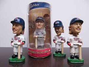 lot 72 image: Group of MN TWINS Bobbleheads - Dan Gladden & Harmon Killebrew