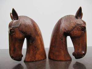 lot 76 image: Hand Carved Mid Century 1950s Matching Pair of Horse Head Carvings