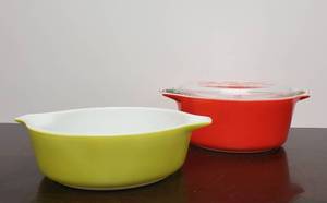 lot 98 image: Vintage Pyrex Friendship Casserole Lidded Dish 472 and 471 Chartreuse Dish