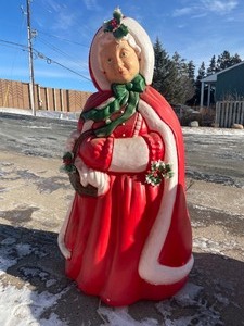 lot 271 image: Vintage MRS CLAUS Christmas Blowmold