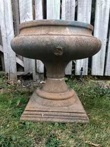 lot 293 image: Large Faux Cement Garden Urn #5