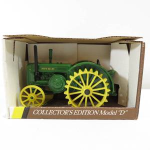 lot 20 image: Ertl John Deere 1953 Model D Tractor w Box 1990 116th Scale 