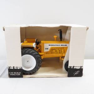lot 22 image: Minneapolis Moline G940 Tractor w Box 1992 Scale Models 116th Scale 