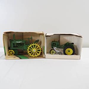 lot 24 image: Ertl and Spec Cast John Deere Tractors 1992 116 Scale 