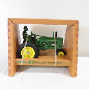 lot 25 image: Ertl 40th Anniversary Commemorative Tractor 1986 116th Scale 