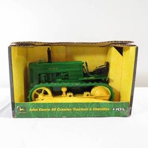 lot 30 image: Ertl John Deere 40 Crawler 116 Scale - 2000