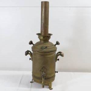 lot 43 image: Vintage Brass Samovar Tea Pot - Wood Handles