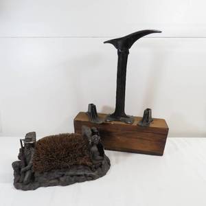 lot 44 image: Vintage Cast Iron Cobblers Stand and Boot Scraper