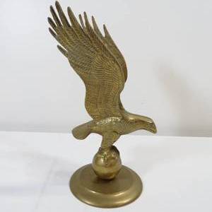 lot 49 image: Vintage Brass Eagle on Ball 