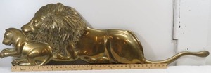 lot 66 image: HUGE Vintage Brass Male Lion and Cub Relief Wall Hanging