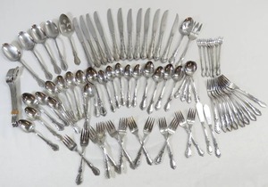 lot 73 image: Stainless Oneida Stainless Flatware Sets