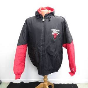 lot 91 image: Vintage 7 Logo Chicago Bulls Jacket - XL Official NBA