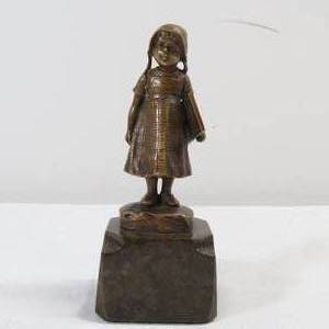 lot 106 image: Schmidt-Felling Bronze Little Girl Sculpture