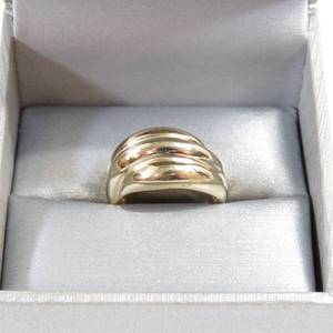 lot 131 image: 925 Gold Tone Puff Ring