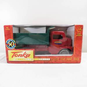 lot 148 image: Hasbro Tonka Collector Series Classic 1949 Dump Truck 118 Steel Contruction Model