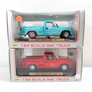 lot 160 image: Grouping of 2 Z Wheels 124 Diecast GMC Sierra Pickup Trucks Pacesetters