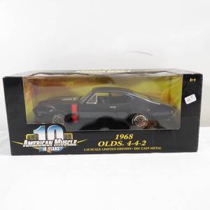 lot 164 image: Ertl Collectibles American Muscle 118 Olds 4-4-2 Limited Edition Black 10 Years
