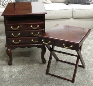 lot 173 image: Beautiful Vintage Cabinet with 4 Folding TV Tray Tables - Solid Wood