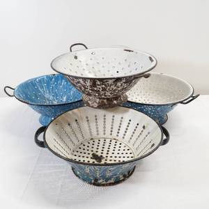lot 180 image: 4 Vintage Antique Enamelware Graniteware Colanders Strainers