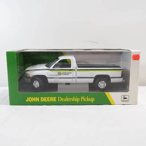 lot 184 image: Ertl John Deere Dealership Pickup #5097 118th Scale