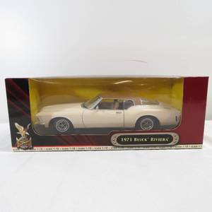lot 191 image: Road Signature 1971 Buick Riviera 118 Scale
