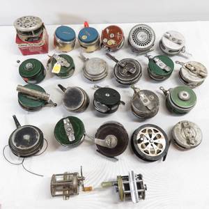 lot 199 image: Large Lot of 22 Fly Reels  Extras