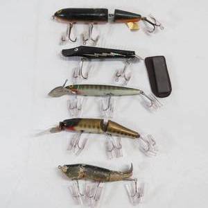 lot 202 image: Lot of 5 Vintage Muskie Lures and Hook Sharpener