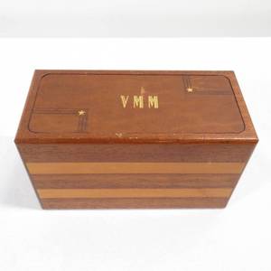 lot 205 image: Vintage Mahogany Cigarette Box Bottoms Up