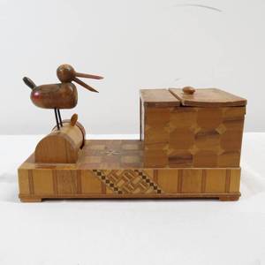 lot 206 image: Vintage Inlaid Wood Mechanical Bird Cigarette Box Holder Dispenser