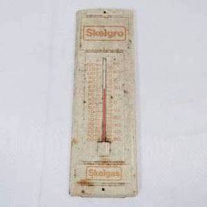 lot 221 image: Skelgro Skelgas Vintage 14 Metal Thermometer