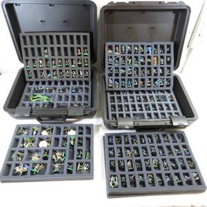 lot 237 image: Warhammer 40K Miniatures - 2 cases Hand Painted
